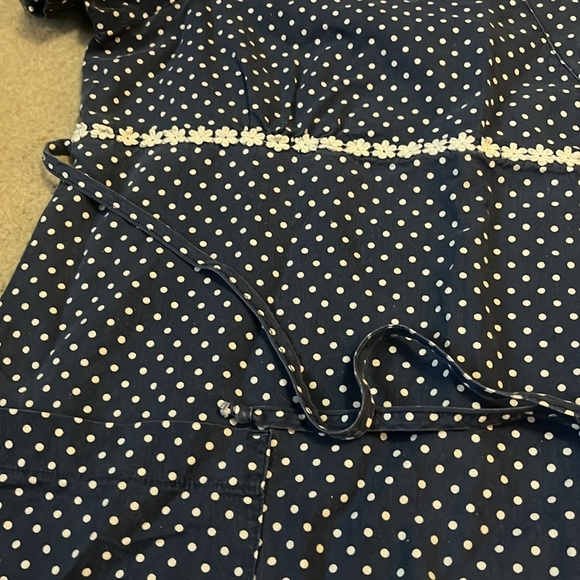 💙Polka dot nursing top / women’s medium / two front pockets / tie in back - Picture 2 of 10